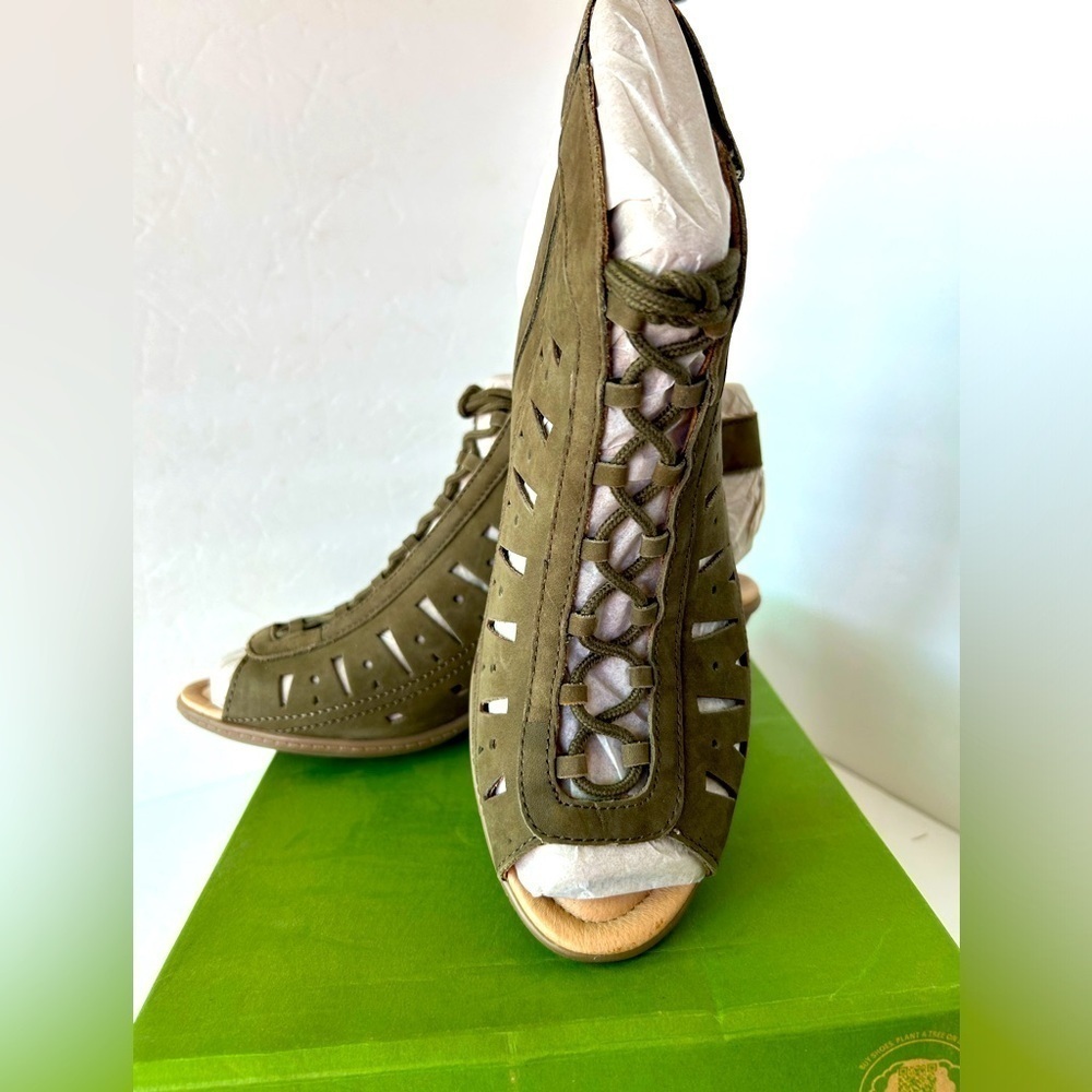 Earth Kristen NIB Open Toe Lave Up Heel Bootie Sandals Dark Olive NuBuck
